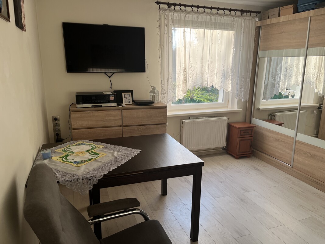 Elbląg Sprzedam 2 pokojowe mieszkanie o powierzchni ok 40m2 położone przy ulicy Wiejskiej w Elblągu.
