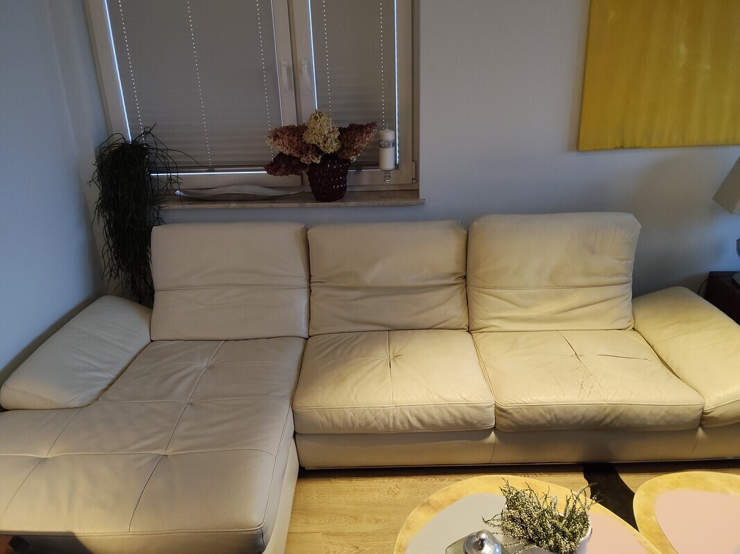 Elbląg Sprzedam sofę w skórze naturalnej, stan dobry. Szer. całkowita 295 cm, bez funkcji spania. Dwie części