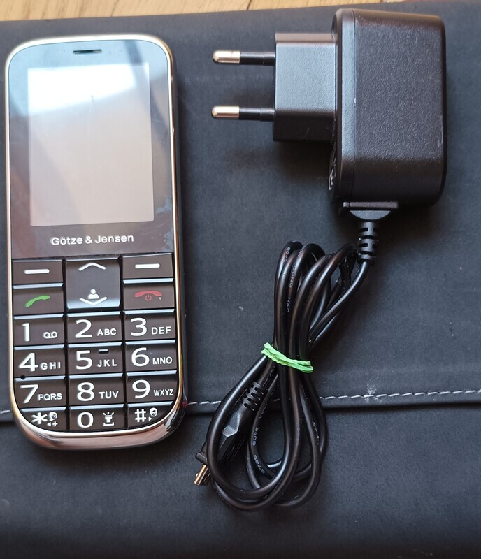Elbląg Sprzedam nowy telefon dla starszej osoby, taki jak na foto. Telefon bardzo prosty w obsłudze, kompletny z