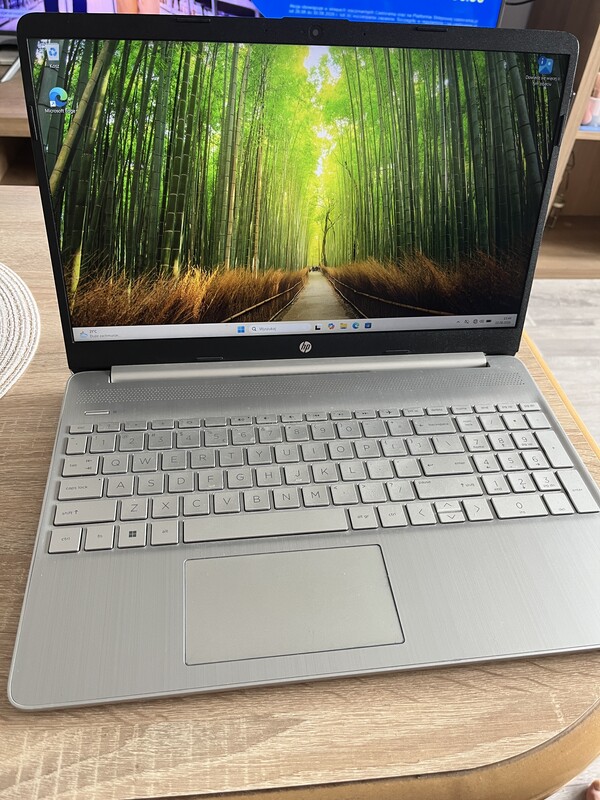 Elbląg HP 15s | Ryzen 3 5300U | 8GB RAM | SSD 256GBStan: Bardzo dobry, brak rys na obudowie i ekranie, w 100% sprawny.