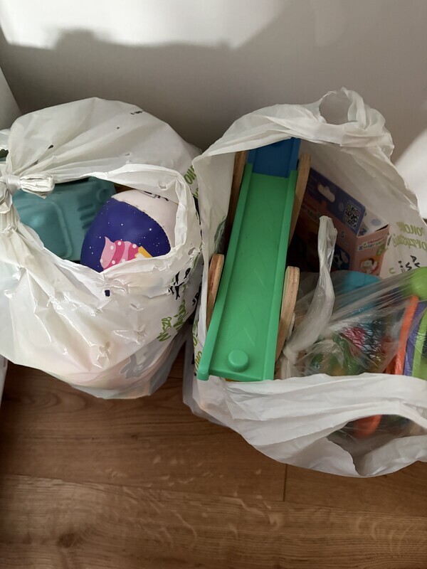 Elbląg Oddam dwie siatki zabawek dla 2-3 latka.