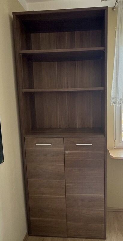 Elbląg Oddam regał 220 wys/84 szer/ 45 głęb. Do tego mam również biurko w tej samej tonacji, wymiary 160x80.
Transport
