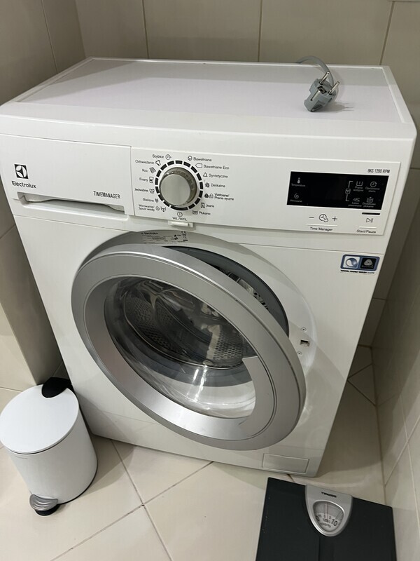 Elbląg SPRZEDAMPralka ELEKTROLUX EWS11266SDUMało używanaw 100% sprawnaŁadowność 6 kg