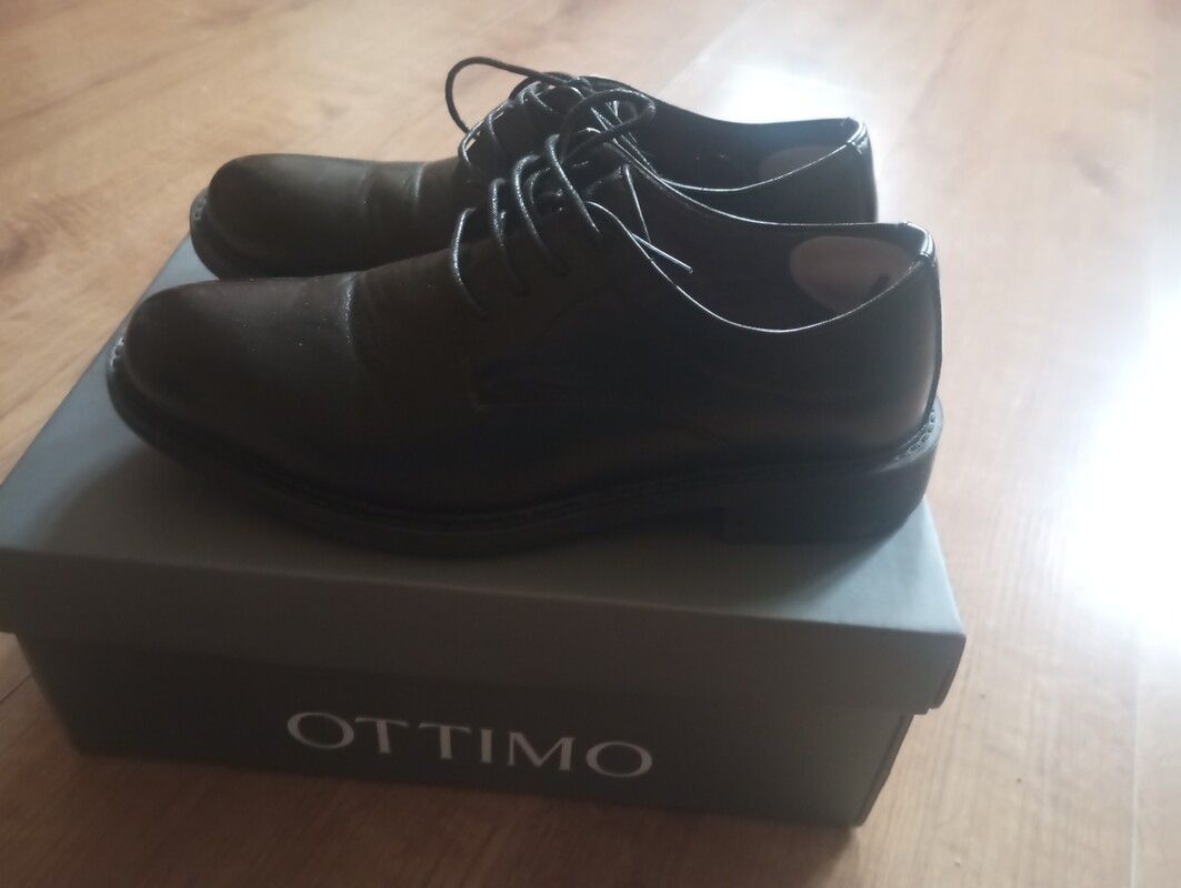 Elbląg Sprzedam buty dla dziecka rozmiar 34 raz używane na komunie. Do negocjacji
