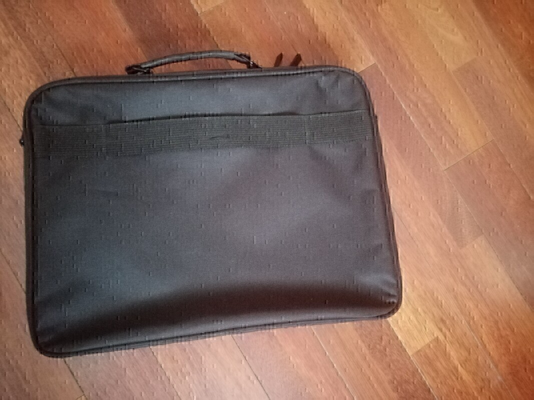 Elbląg Sprzedam torbę do laptopa
Użyta raptem 3 razy.
Wymaga tylko odświeżenia.
Dorzucam jeszcze plecaczek.
Też do