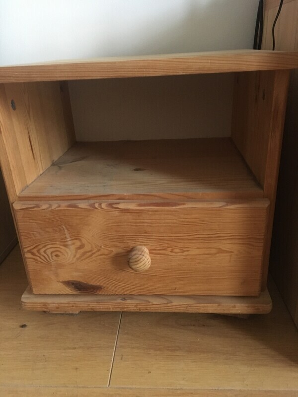 Elbląg Oddam szafkę nocną, drewnianą.