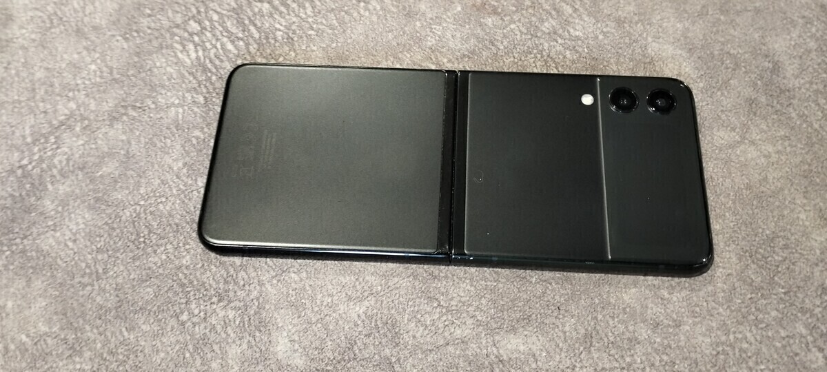 Elbląg Zamiana lub sprzedasz samsung Z FLIP3 5G 256 GB czarny, stan idealny, dodatkowe 2 etui, android 15