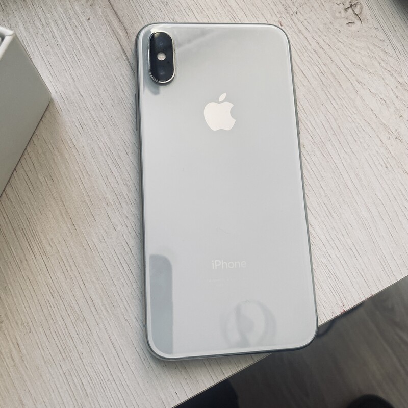 Elbląg Smartfon IPhone X
Bateria na poziomie 75 %. Stan bardzo dobry. Zawsze używany był w etui.