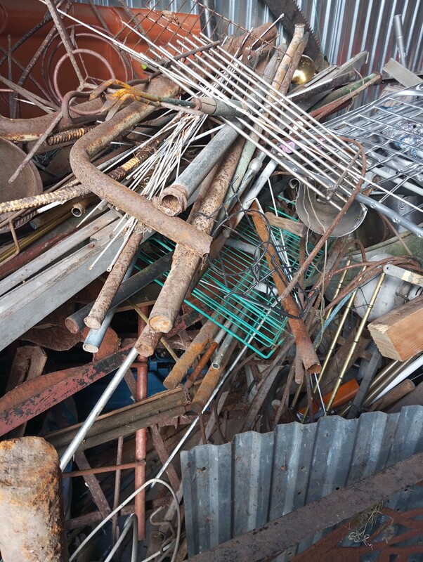 Elbląg ODBIORĘ ZALEGAJĄCY ZŁOM, ELEKTRO-ŚMIECI, STARE KABLE, PIECYKI ITP. W ZAMIAN OFERUJE KOMPLEKSOWE PORZĄDKI,