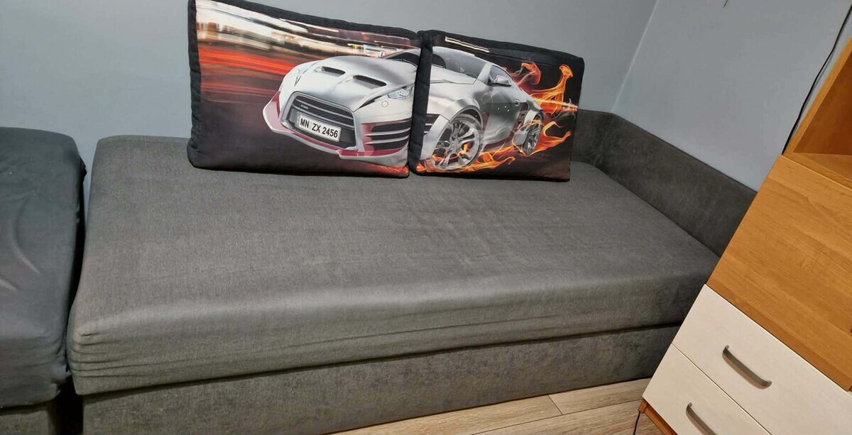 Elbląg Meble do chłopięcego pokoju podwójne biurko, 2 łóżka 80 na185 regał na książki i dwie półki stan jak na