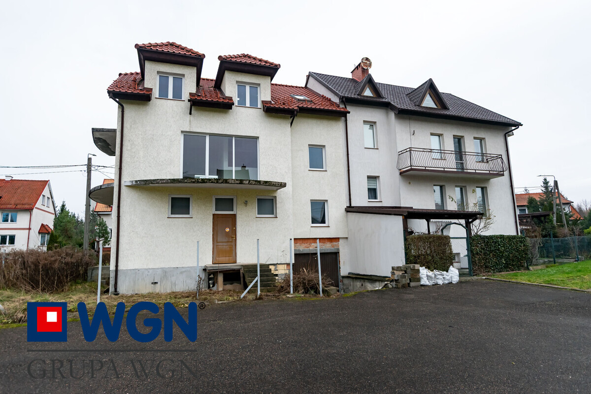 Elbląg WGN Nieruchomości oddział Elbląg przedstawia Państwu dom w zabudowie szeregowej z lokalem użytkowym o
