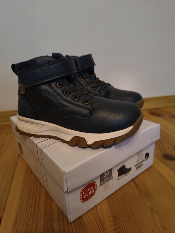 Elbląg Sprzedam trzewiki chłopięce firmy COOL CLUB ze Smyka, ocieplane w środku polarem. Rozmiar 30,długość wkładki