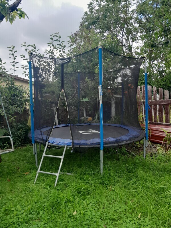 Elbląg Sprzedam dużą, używaną trampolinę ogrodową dla dzieci. Cena do negocjacji.