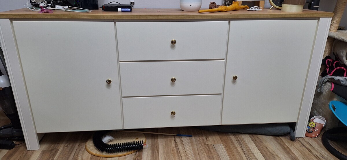 Elbląg Meble pokojowe 
Stan bdb. 
Komoda  witryna 134.5 x134x40
Komoda 170x76x170
Szafa 154x60x200
Komplet 1500 zł