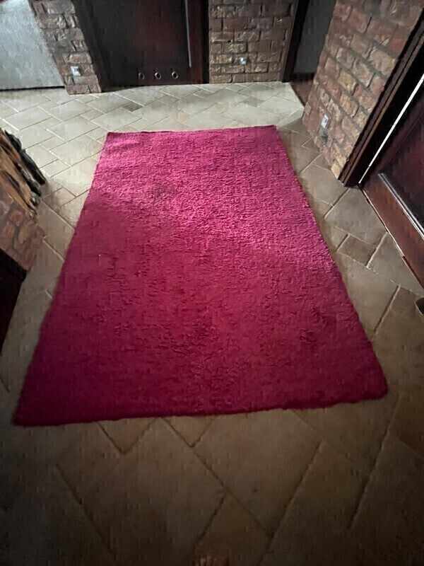 Elbląg Oddam  za ptasie mleczko Wedel dywan kolor fuksja 130szer, 185 dł, stan dobry. .Polecam