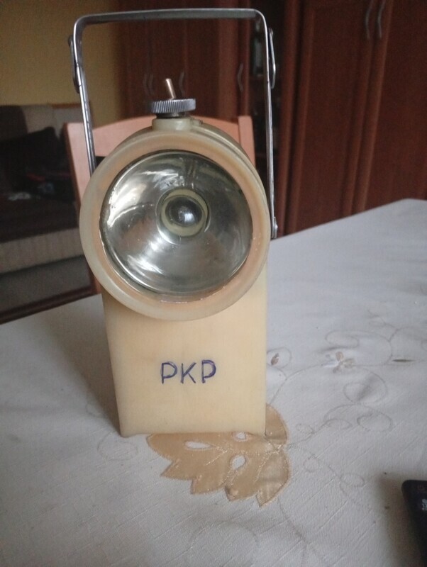 Elbląg sprzedam zabytkowa lampę PRL konduktorska na akumulator  stan bardzo dobry kompletna do kolekcji lub  wystroju