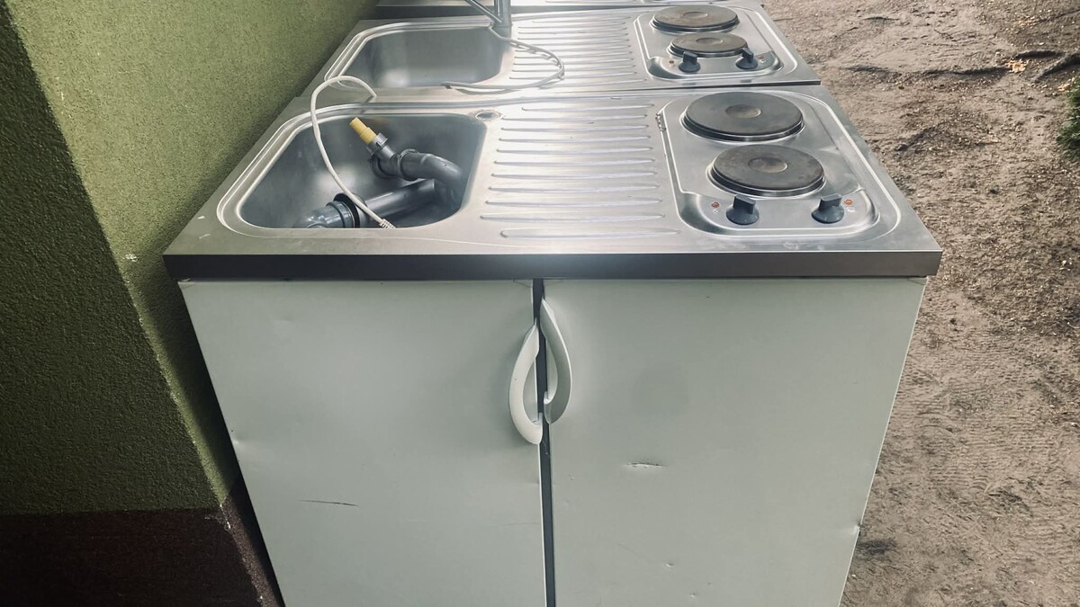 Elbląg MK-100 minikuchnia miniblok zestaw 4w1 lodówka zlewozmywak kuchenka
Składa się z szafki, lodówki, zlewozmywaka