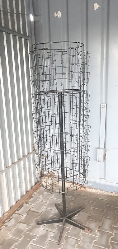 Elbląg Sprzedam stojak na Pocztówki lub karty Urodzinowe, wysokość 175 cm.