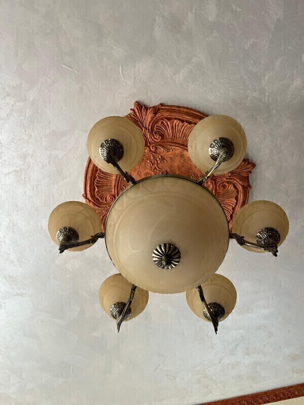 Elbląg Sprzedam 2 żyrandole w pełni sprawne, stan bardzo dobry. Cenna 400 zł