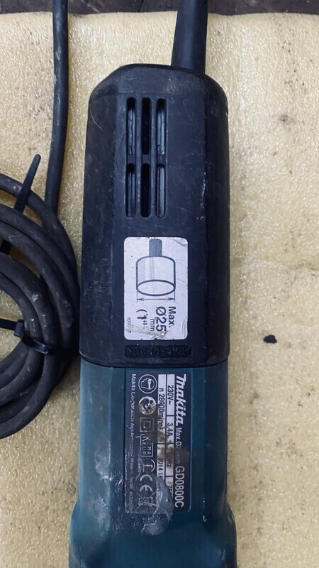 Elbląg Szlifierka prosta makita GD0800C. Szlifierka prosta Makita w stanie używanym. Narzędzie jest w dobrym stanie