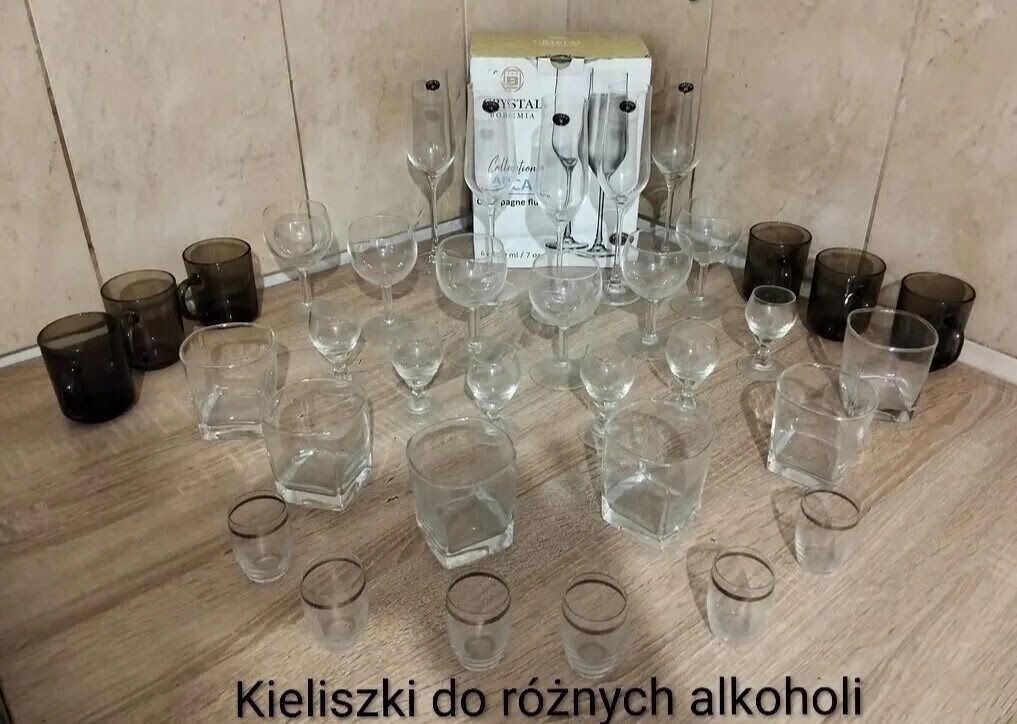 Elbląg Nieużywane szkło do użytku domowego, zestaw za kawę mieloną Jacobs Kronung 2x500 g.