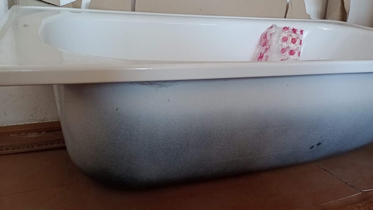 Elbląg Nowy, emaliowany stalowa wanna. Produkt wysokiej jakości, wykonany w Polsce przez firmę Emalia S. A. Wanna