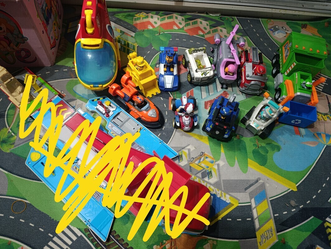 Elbląg Sprzedam zestaw Psi patrol. BRAK PATROLOWCA. łódź podwodna, zestaw piesków z autami. Cena za całość. Wszystko