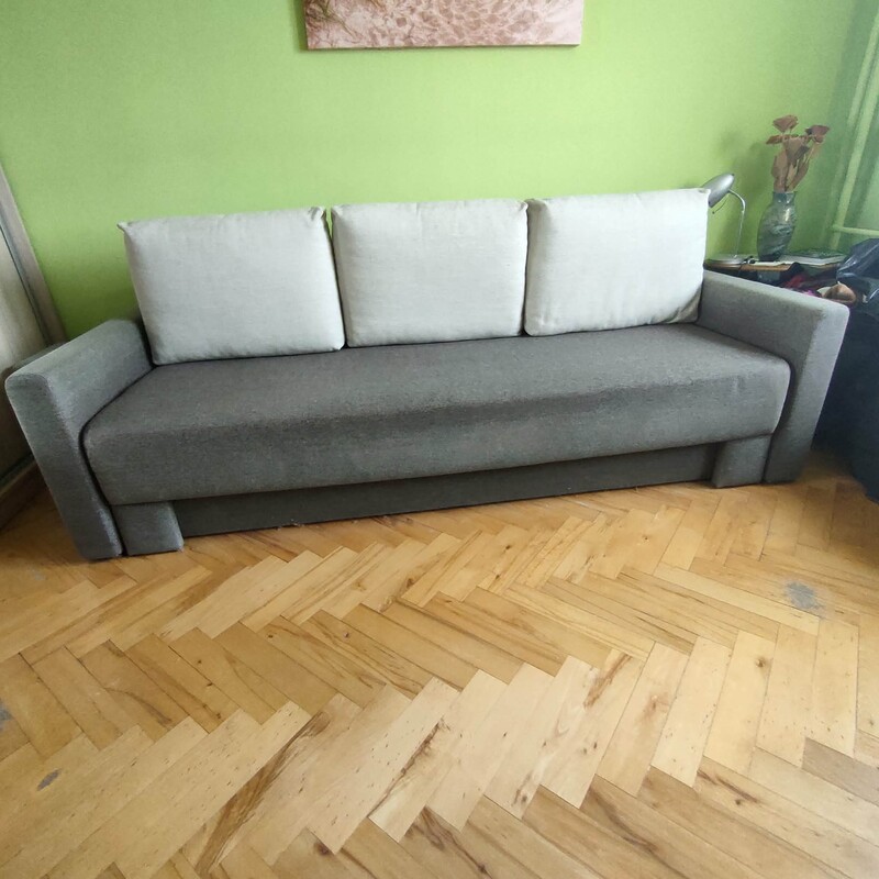 Elbląg Sprzedam kanapę. Złożona ma wymiary 2,20 x 0,90.Powierzchnia spania szeroka na 1,40.Odbiór osobisty i transport
