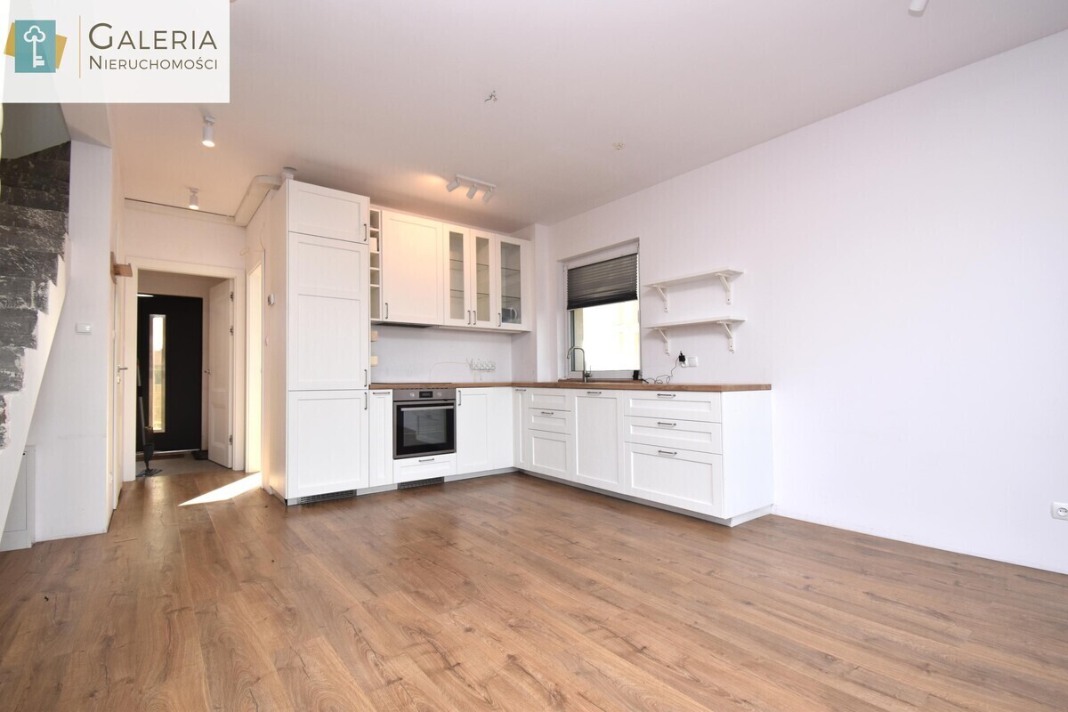 Elbląg GALERIA NIERUCHOMOŚCIZ pasji i miłości do nieruchomościNa sprzedaż: Połowa bliźniaka z wiatą garażowąNowy Dwór