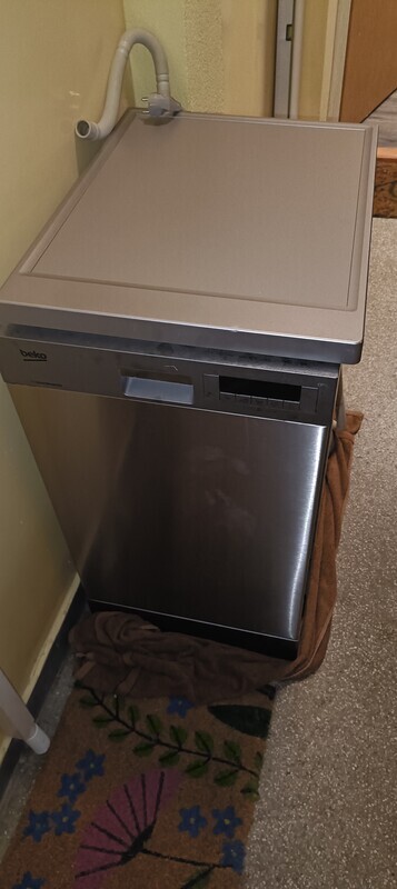 Elbląg Sprzedam działająca zmywarkę BEKO 45 cm, ze zdejmowaną górą. Czasami nie dokładnie myje na górnej szufladzie.
