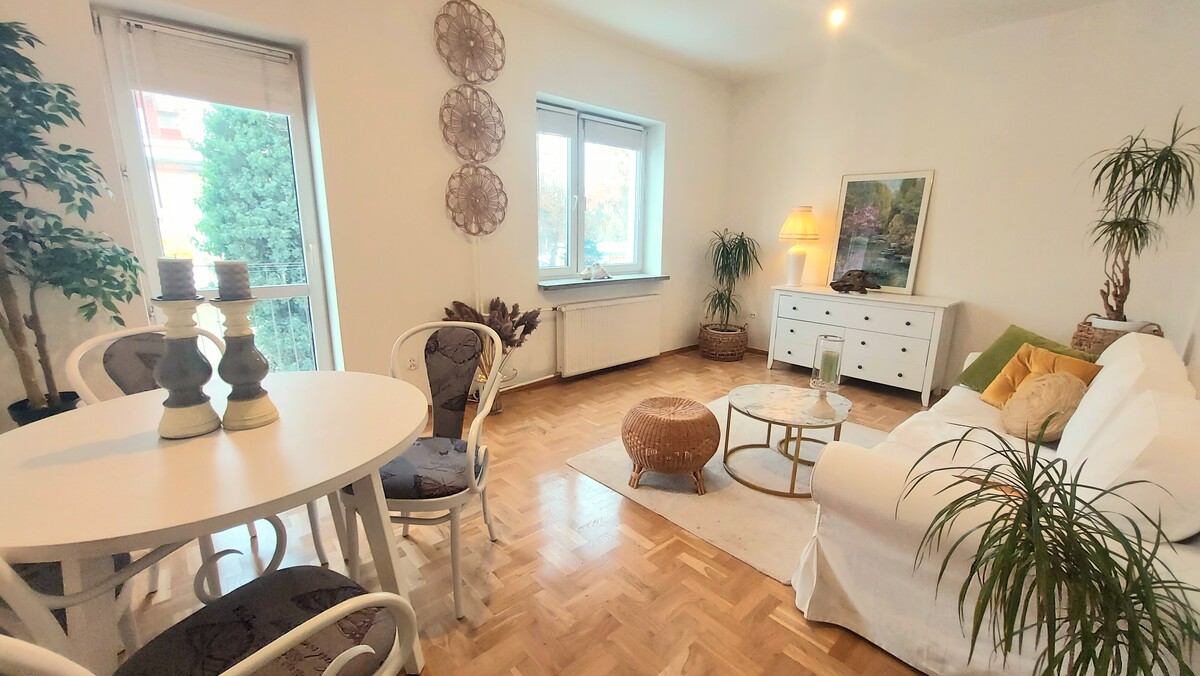 Elbląg Topowa lokalizacja !
Gotowe do wprowadzenia
1 PIETRO
BALKON
MIEJSCA POSTOJOWE
DUZA PIWNICA Z OKNEM