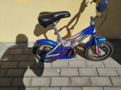 Elbląg Witam sprzedam rowerek dziecięcy z dodatkowymi kółkami i pałąkiem do nauki jazdy. gratis dodam hulajnogę