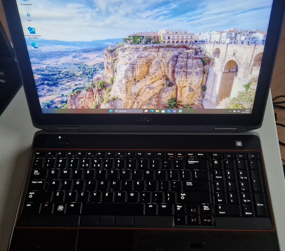 Elbląg sprzedam pancernego aluminiowego della e6520 15,6 z procesorem i5 8gb pamięci 320gb dysk hdd idealny do internetu