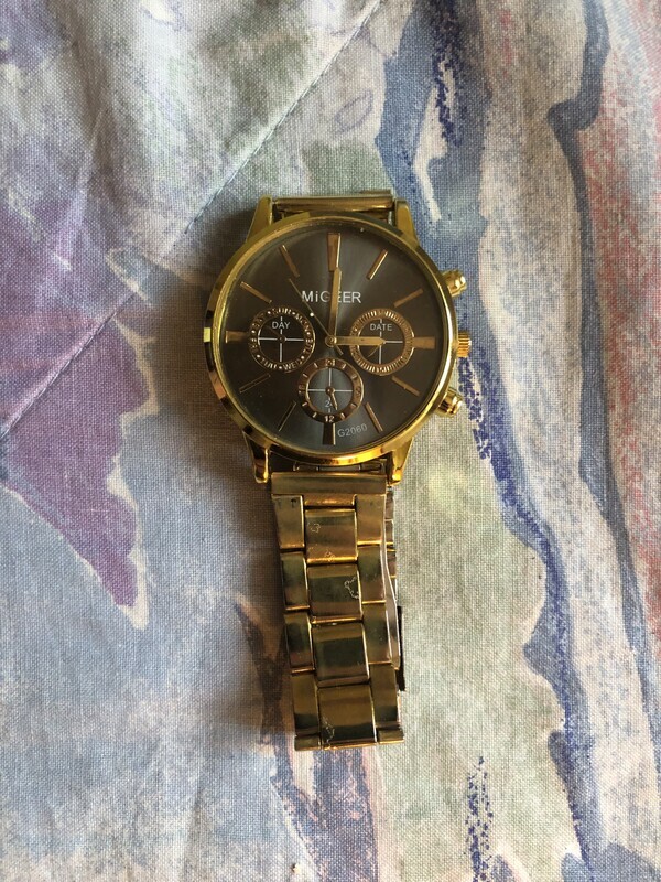 Elbląg Sprzedam zegarek używany marki Migeer. Zegarek na bransoletce w kolorze złotym, ale nie jest złoty. Działa w