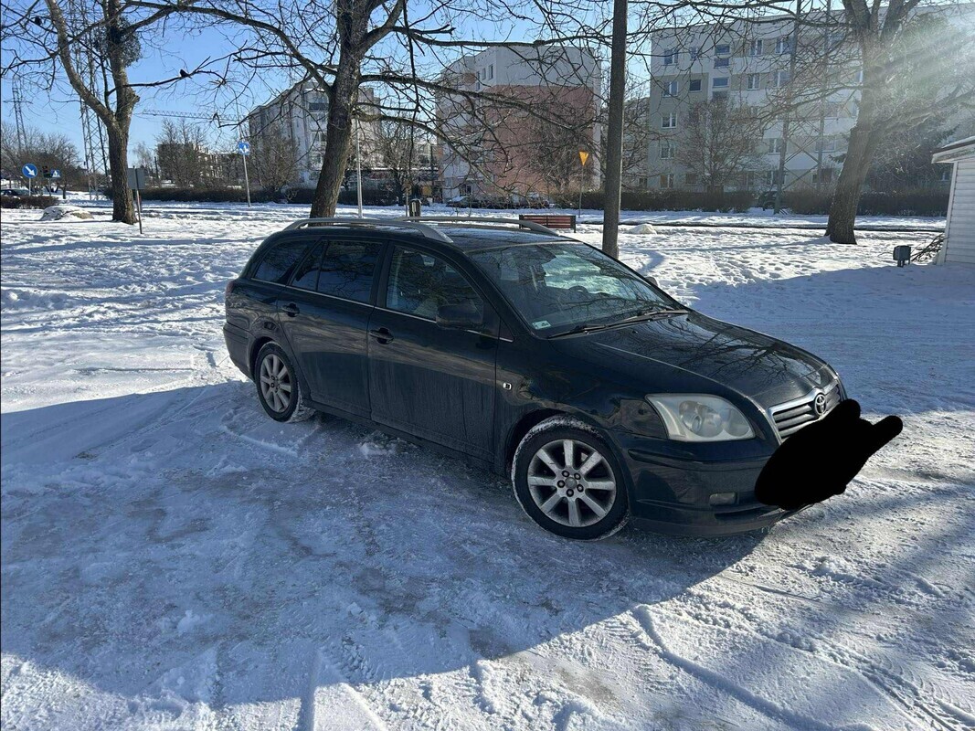 Elbląg Toyota Avensis  od 12 lat w jednych rękach. 
Nowe opony wielosezonowe, akumulator 
Bdb stan