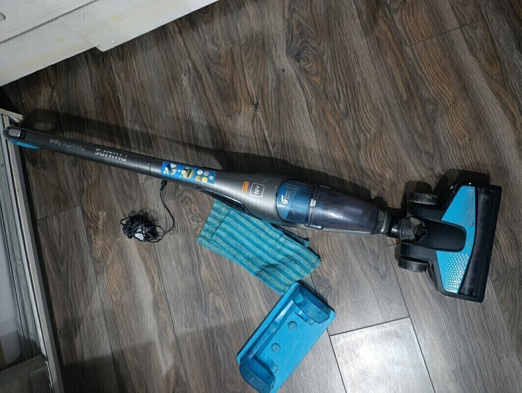 Elbląg Sprzedam odkurzacz pionowy marki Philips Powerpro Aqua z nakładka myjąca. Stan dobry, bateria na opcji Max