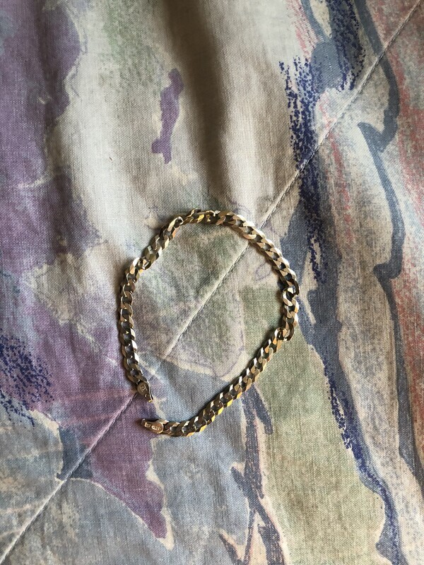 Elbląg Mam na sprzedaż bransoletke używaną srebrną próba 925,najwyższej jakości. Sprzedaję tanio i jako uszkodzoną, ze