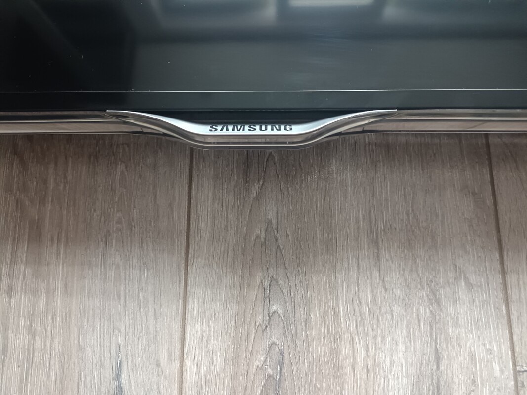 Elbląg Sprzedam telewizor marki Samsung 43 cale, telewizor tylko do powieszenia. Wiecej informacji podam przez telefon.