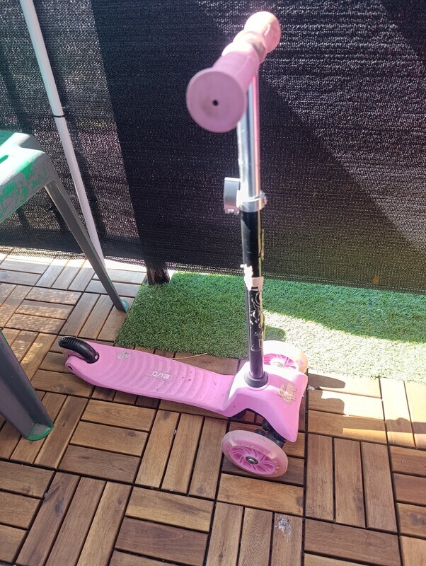 Elbląg Oddam sprawna hulajnoge dla dziewczynki. Stan dobry widoczny na zdjęciach. Odbiór osobisty  kontakt sms