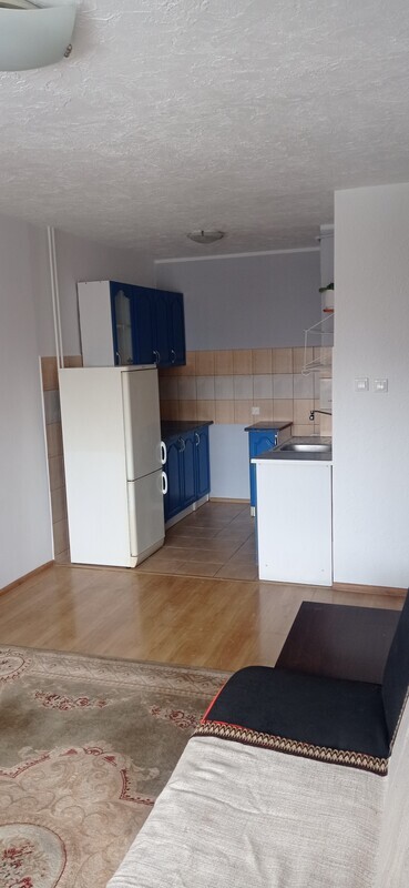 Elbląg Do wynajęcia umeblowana kawalerka  
Mieszkanie czyste, przyjemne, ciche
Parking szlaban
2 piętro ul. robotnicza