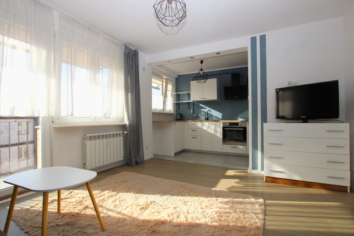 Elbląg NIERUCHOMOŚCI ANNA KRASZEWSKA&nbsp; Nowocześnie urządzona kawalerka w centrum miasta&nbsp; ul. płk. Dąbka