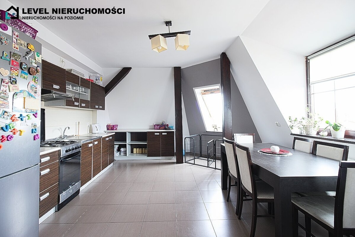 Elbląg LEVEL NIERUCHOMOŚCI  Trzypokojowe mieszkanie przy starówceul. Królewiecka  NIERUCHOMOŚCI NA POZIOMIE