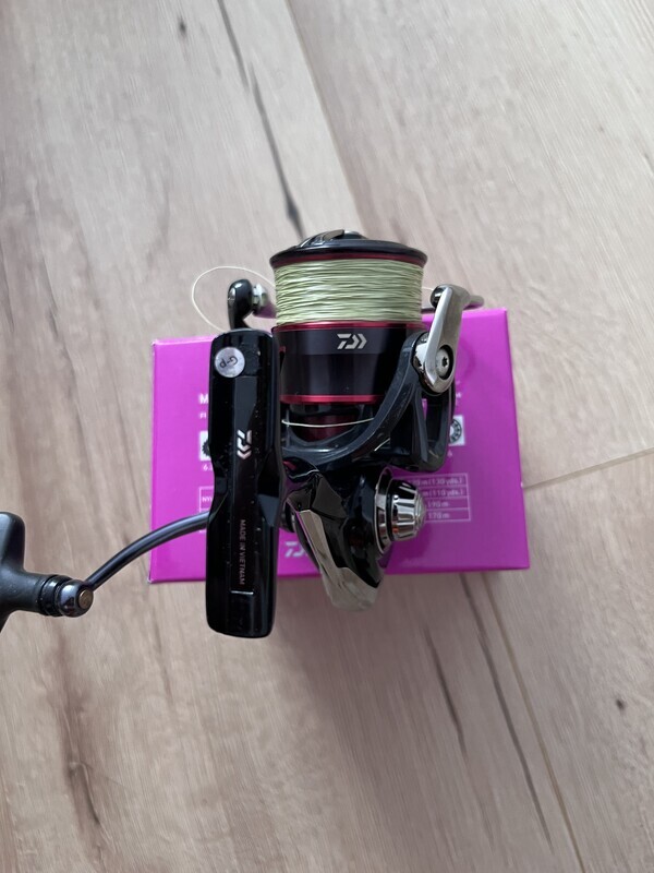 Elbląg Kołowrotek Daiwa fuego LT 3000 CXH kupiony 04.2025 używany kilka razy głównie do lekkich przynęt max 15 gram.