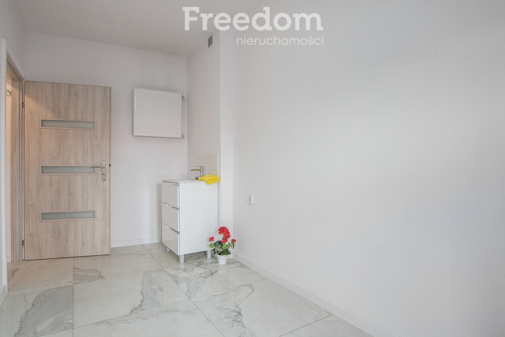 Elbląg FREEDOM NIERUCHOMOŚCIWynajmę lokal użytkowy - Elbląg, Kosynierów Gdyńskich. Ten kompaktowy lokal 10m² w