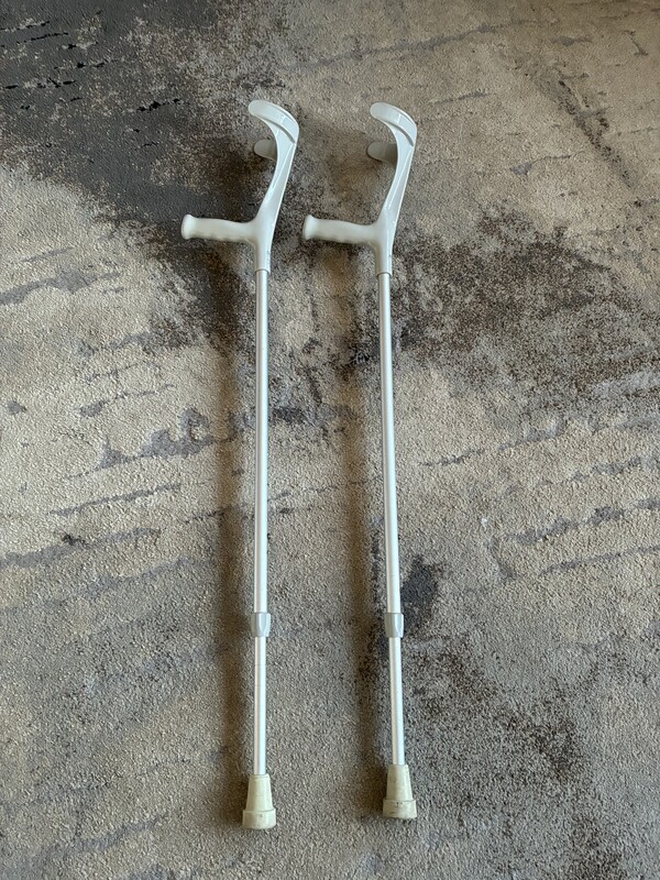 Elbląg Sprzedam aluminiowe kule ortopedyczne firmy Kowsky. Zestaw 2 sztuk w bardzo dobrym stanie bez wad. Możliwość