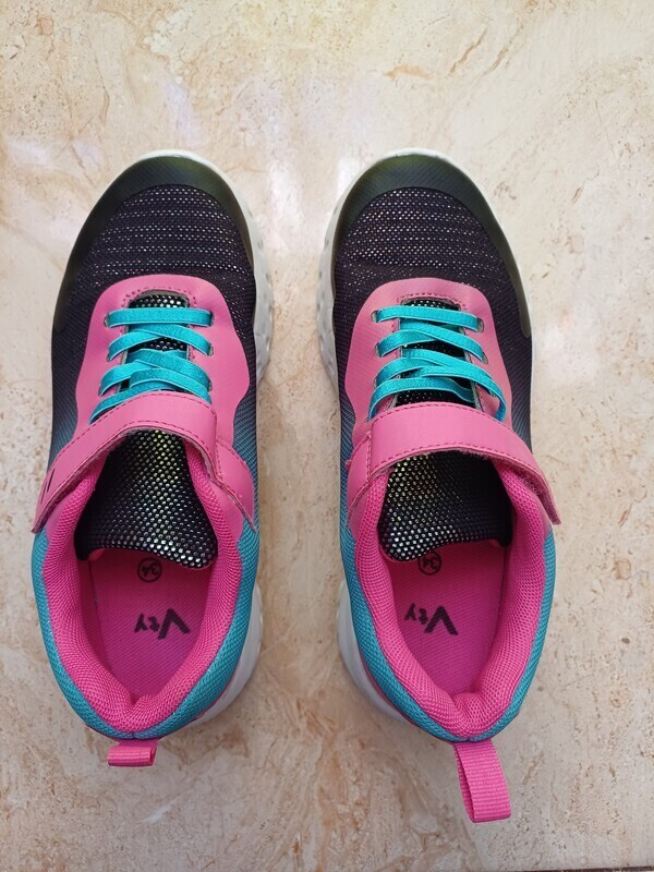 Elbląg Buty sneakersy Vty Deichmann dla dziewczynki, bardzo ładne, błyszczące, stan jak nowe, rozmiar 34,szerokie w