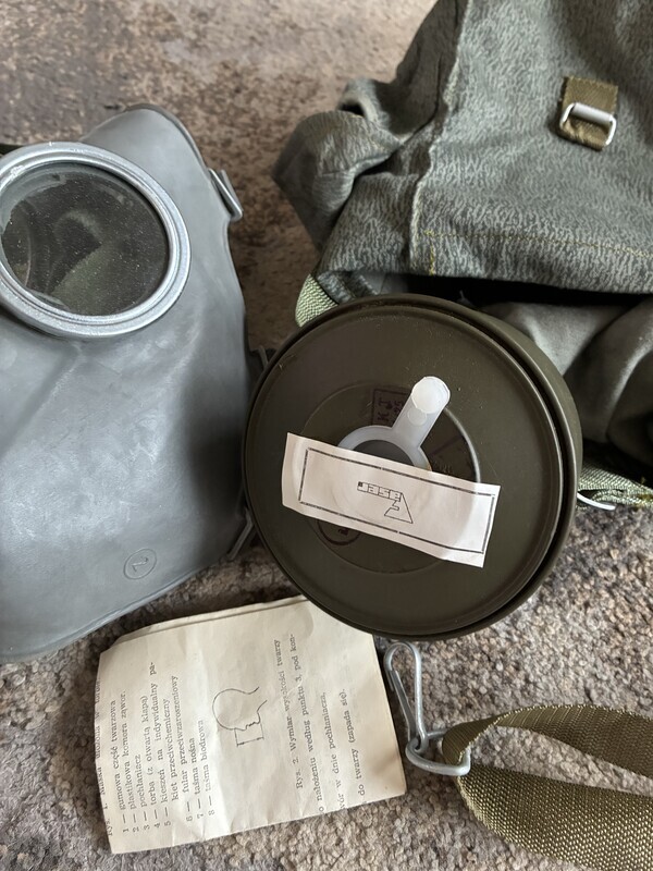 Elbląg Sprzedam dwie maski przeciwgazowe nowe. Posiadaja pokrowce oraz filtry. Cena do uzgodnienia.