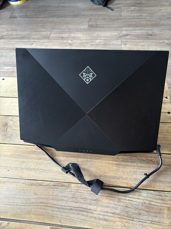 Elbląg Laptop Gamingowy HP Omen 
Procesor -  Intel i7-10750H 
Karta Graficzna - NVIDIA GeForce RTX 2060
Ram - 16gb