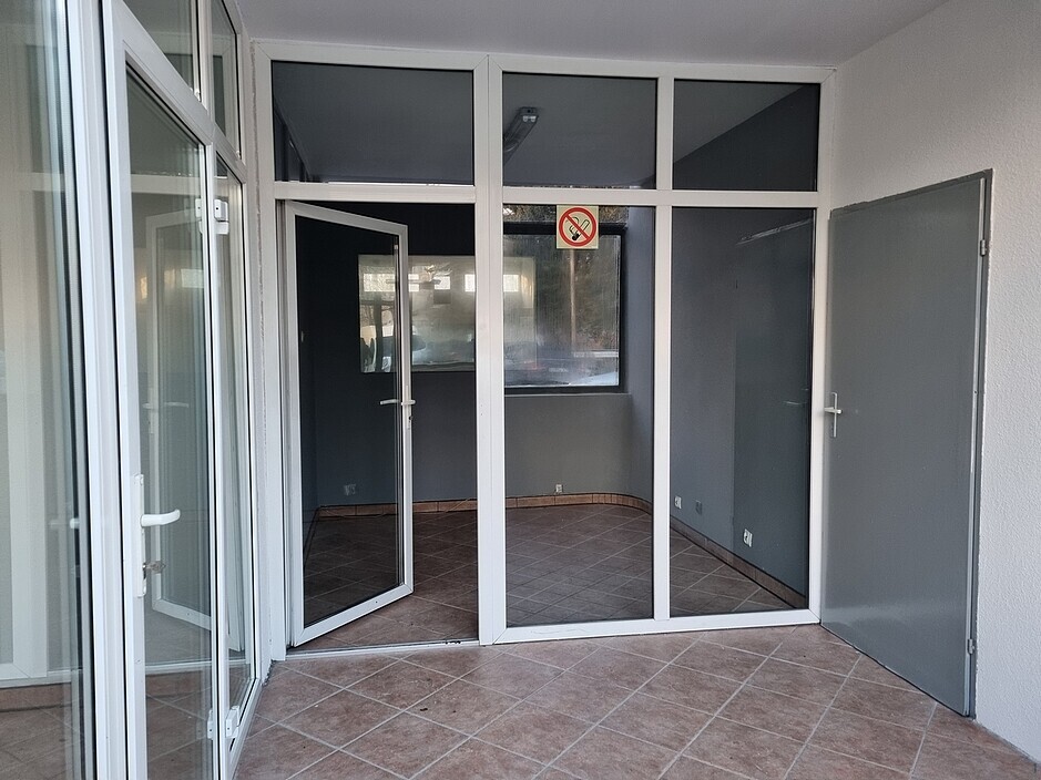 Elbląg Wynajmę małe pomieszczenie widoczne na zdjęciu na biuro, ubezpieczenia itp. Lokalizacja okolice szpitala