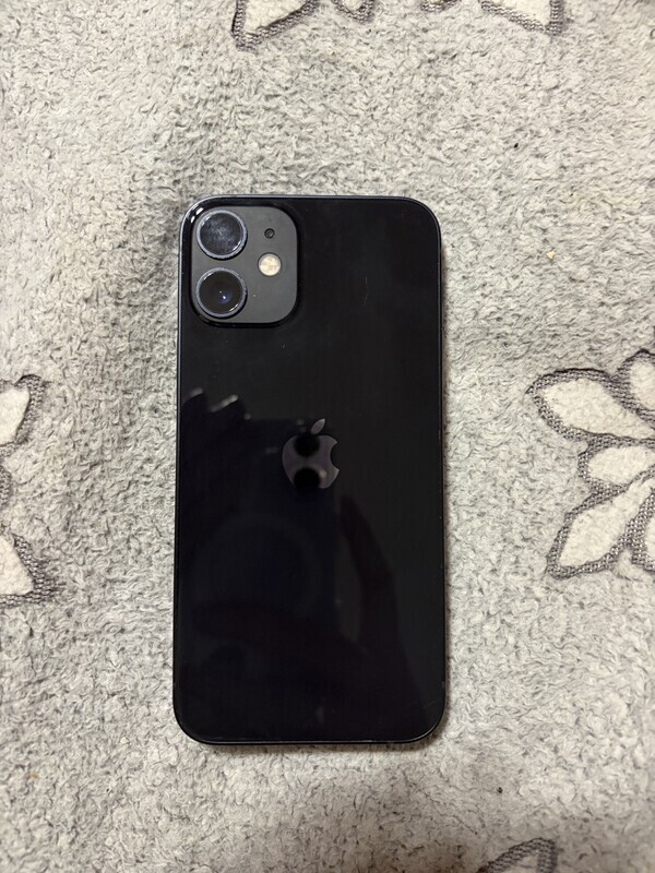 Elbląg Witam sprzedam iPhone 12 mini czarny w bardzo dobrym stanie kondycja baterii 74% podaje taką cenę ale jestem